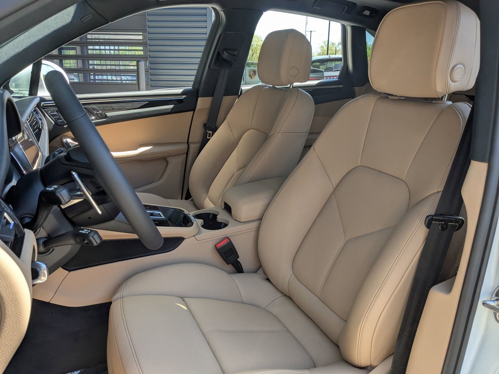 New 2026 Porsche Macan AWD/4WD image 5