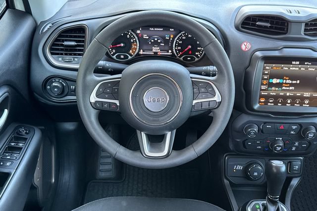 Used 2023 Jeep Renegade Latitude AWD/4WD image 16