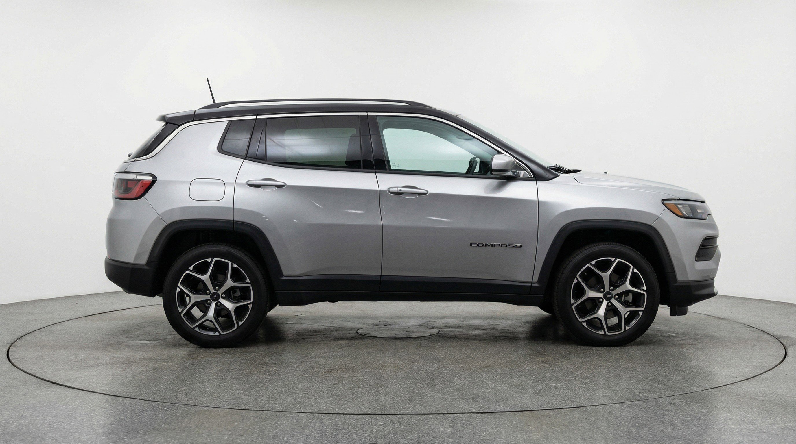 Used 2025 Jeep Compass Limited AWD/4WD image 11