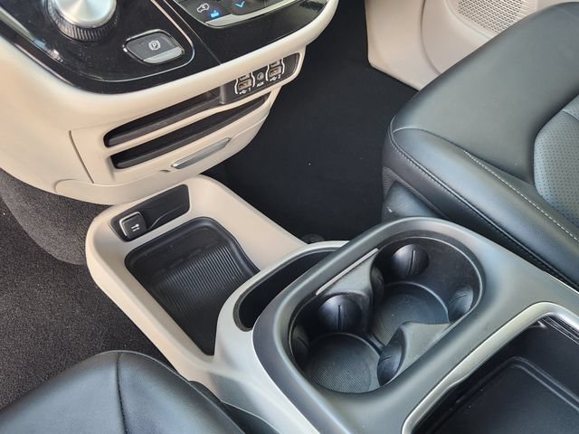 Used 2024 Chrysler Pacifica Touring-L FWD image 18