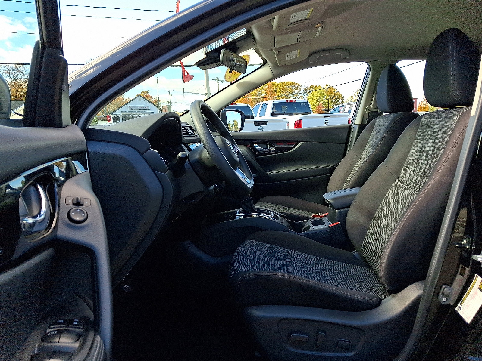 Used 2020 Nissan Rogue Sport SV image 13