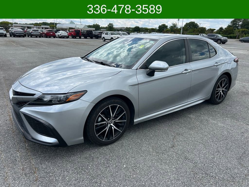 Used 2021 Toyota Camry SE FWD image 1