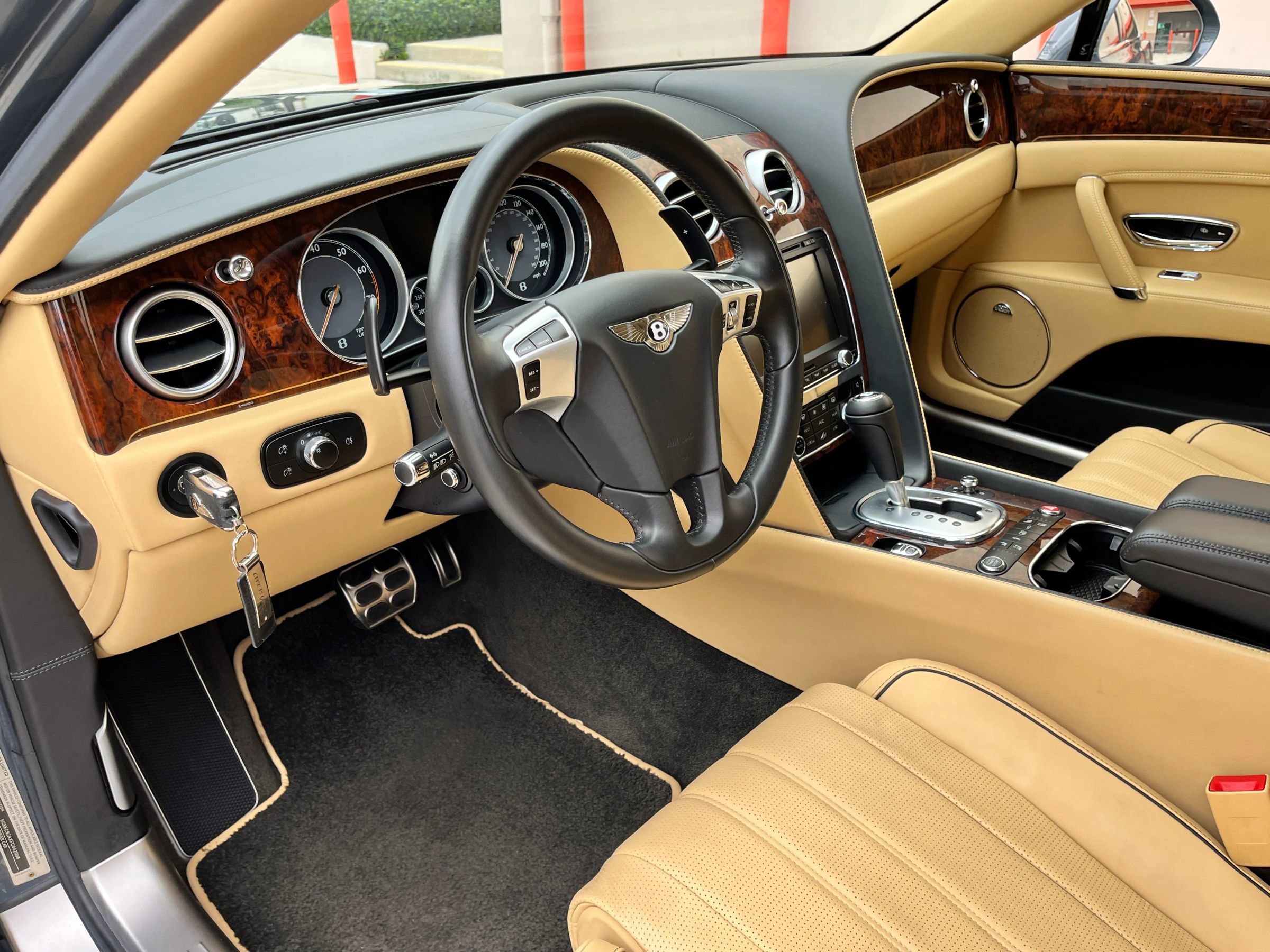 Used 2015 Bentley Flying Spur W12 image 12