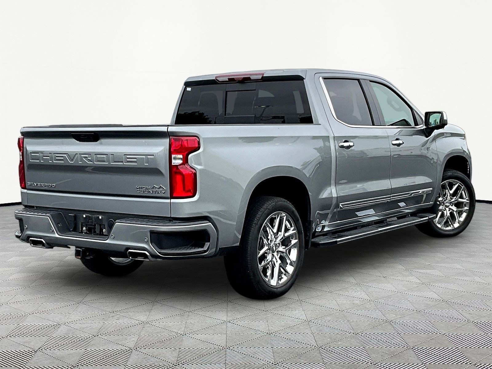 Used 2024 Chevrolet Silverado 1500 High Country w/ High Country Premium Package AWD/4WD image 6