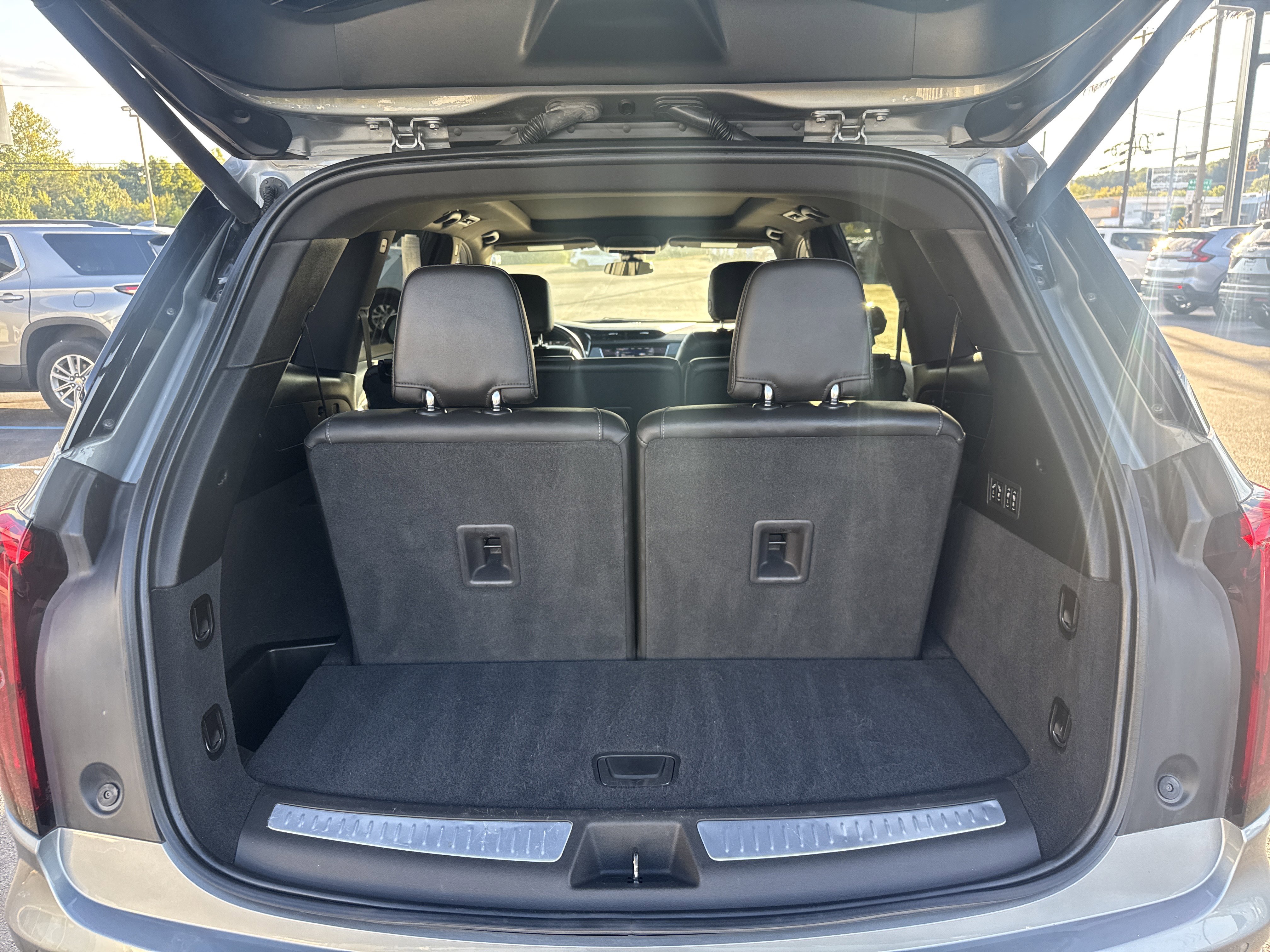 Used 2023 Cadillac XT6 Premium Luxury image 5