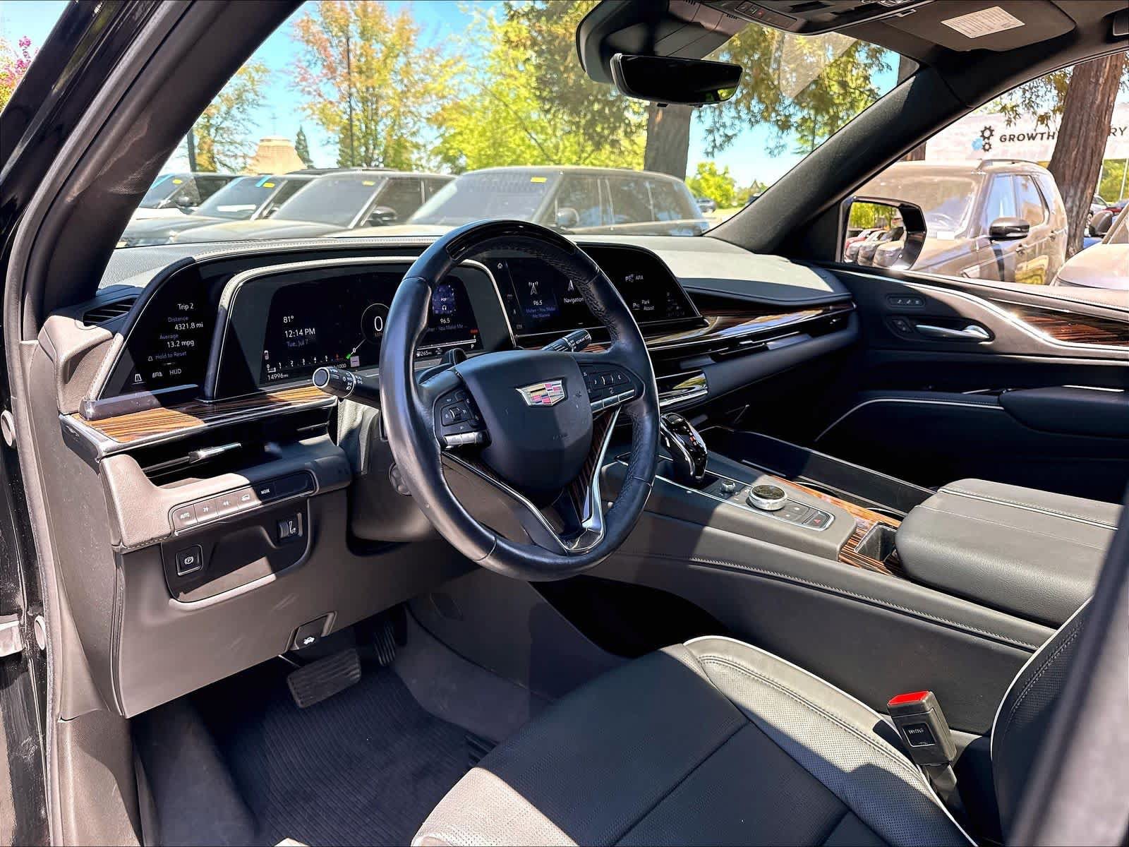 Used 2024 Cadillac Escalade Premium Luxury w/ LPO, Floor Liner Package AWD/4WD image 16