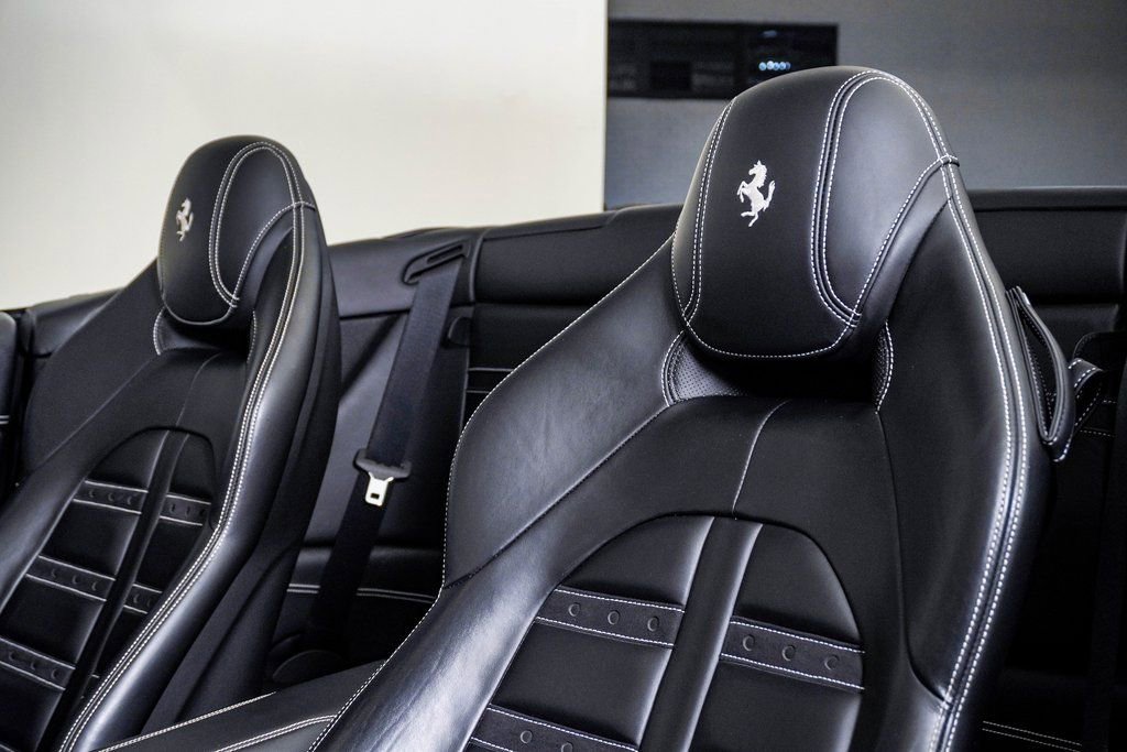 Used 2015 Ferrari California T image 23