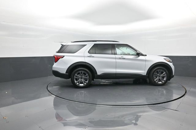 New 2026 Ford Explorer Active w/ Active Comfort Package image 8