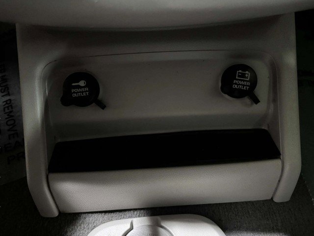 Used 2012 Volkswagen Routan S image 33