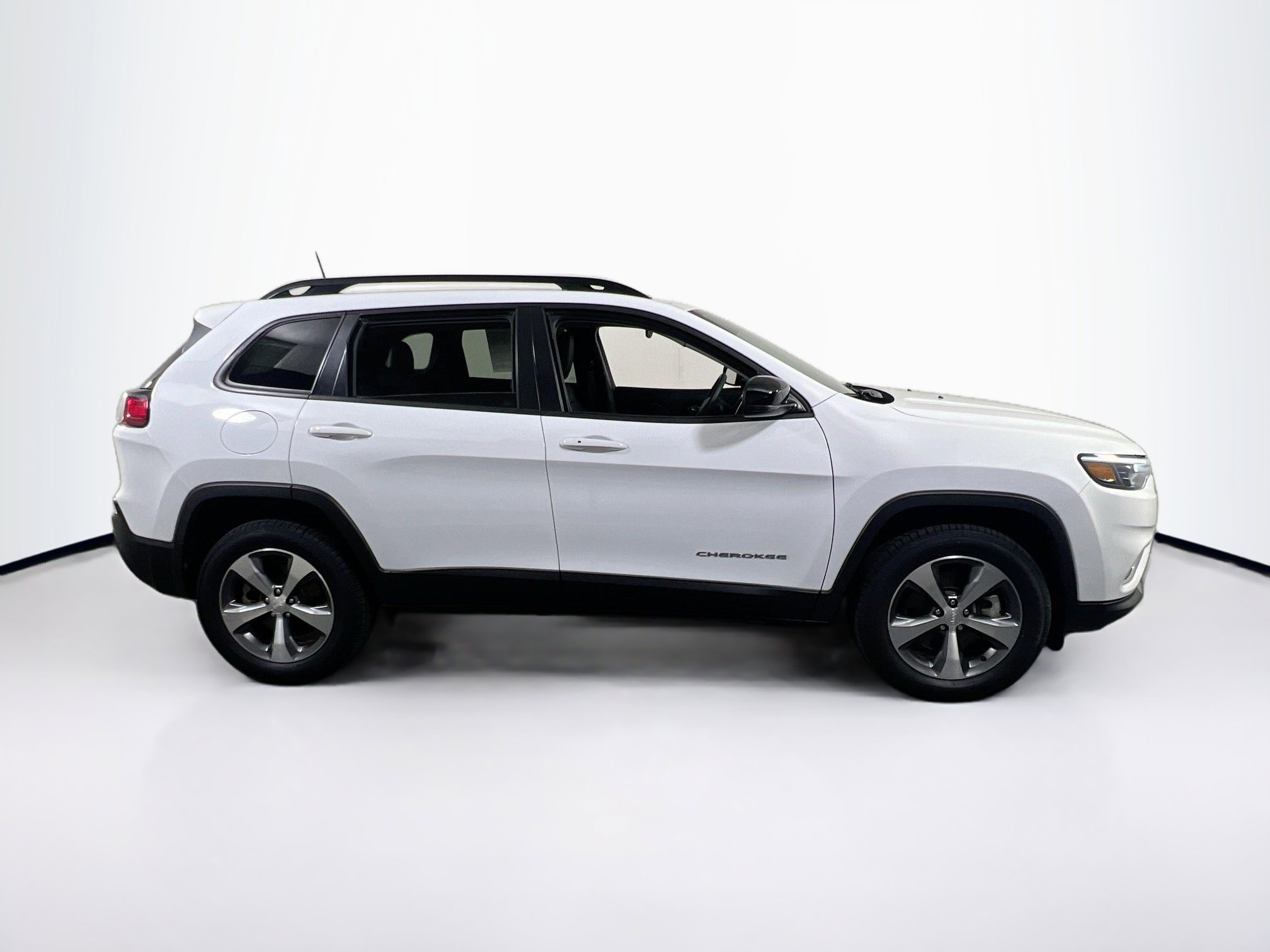 Used 2022 Jeep Cherokee Limited image 4
