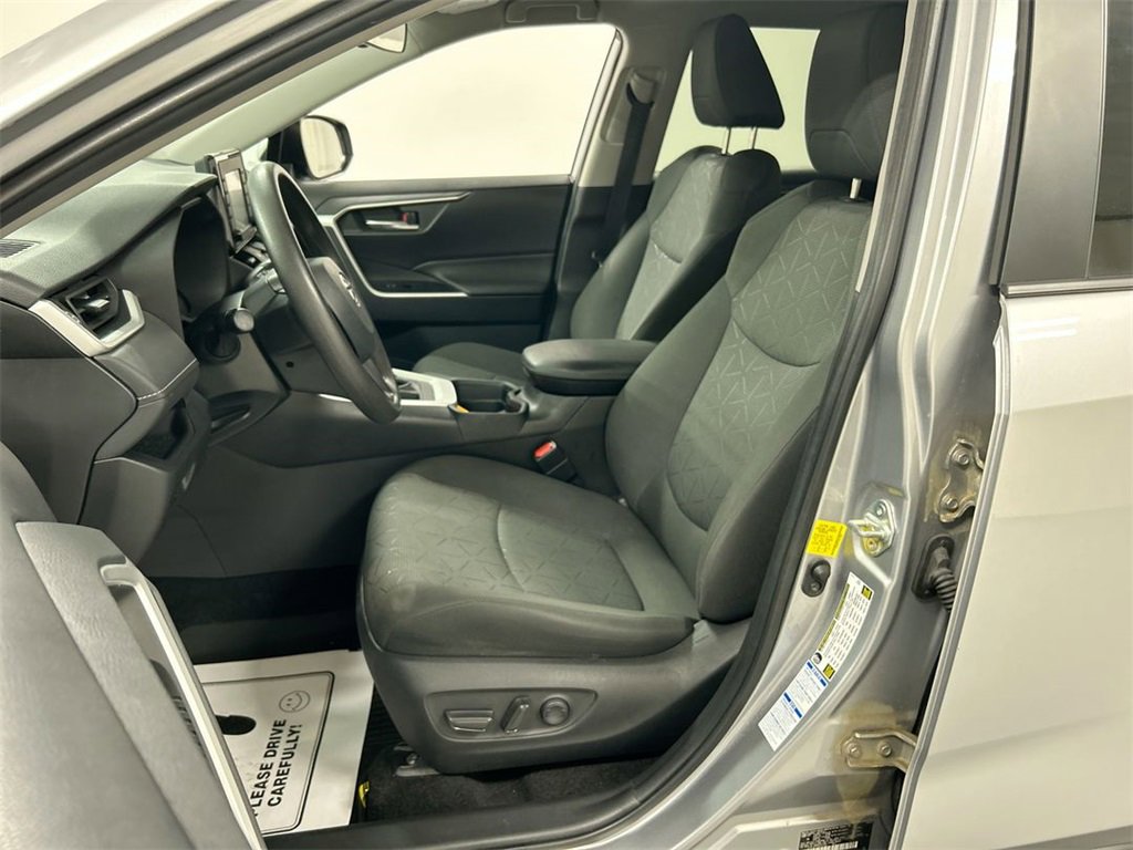 Used 2021 Toyota RAV4 XLE image 9