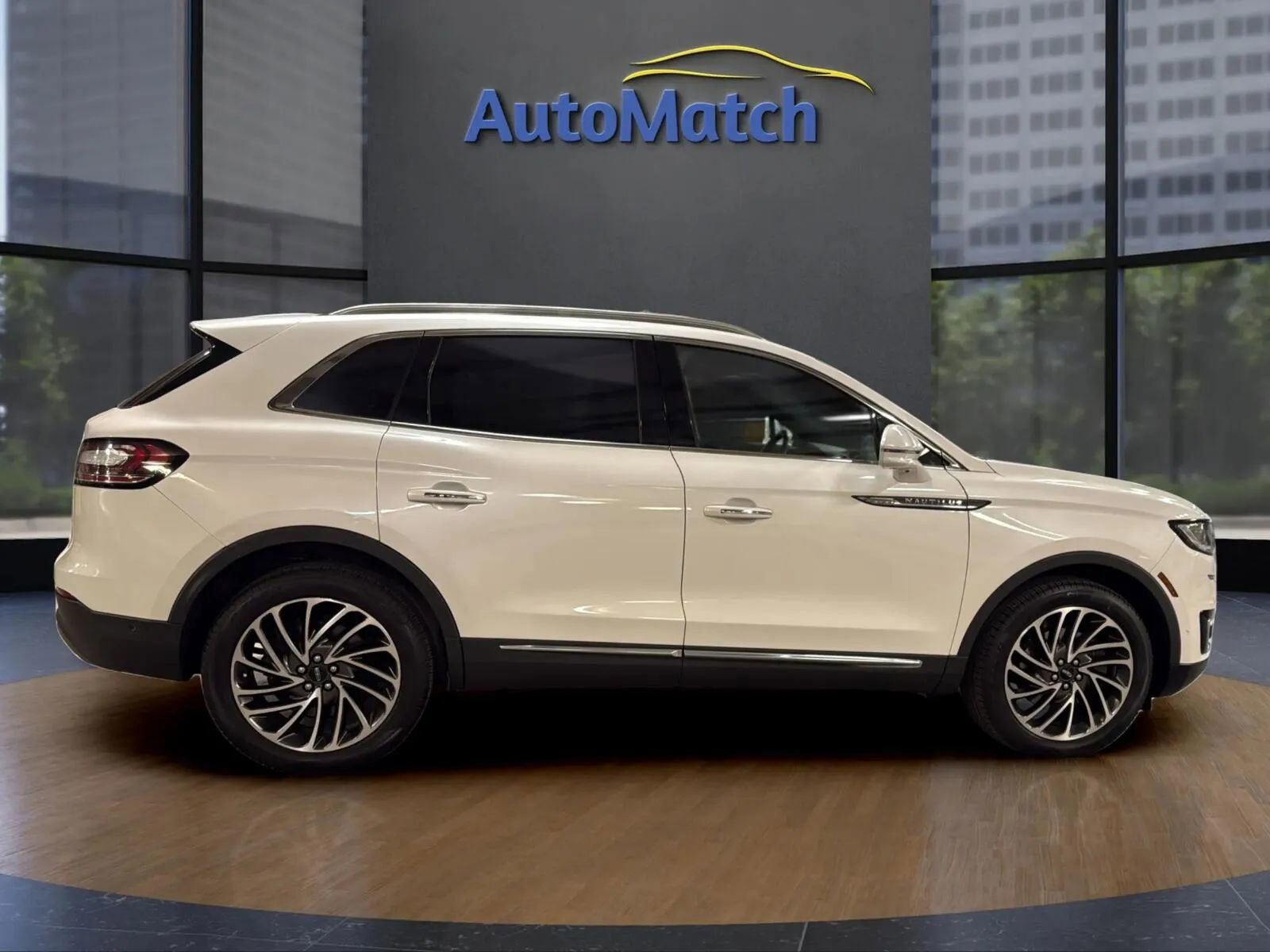 Used 2019 Lincoln Nautilus Reserve image 12