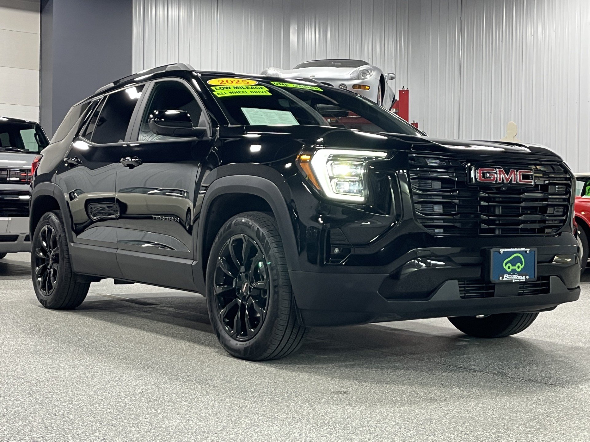Certified 2025 GMC Terrain Elevation w/ Elevation Premium Package AWD/4WD image 7