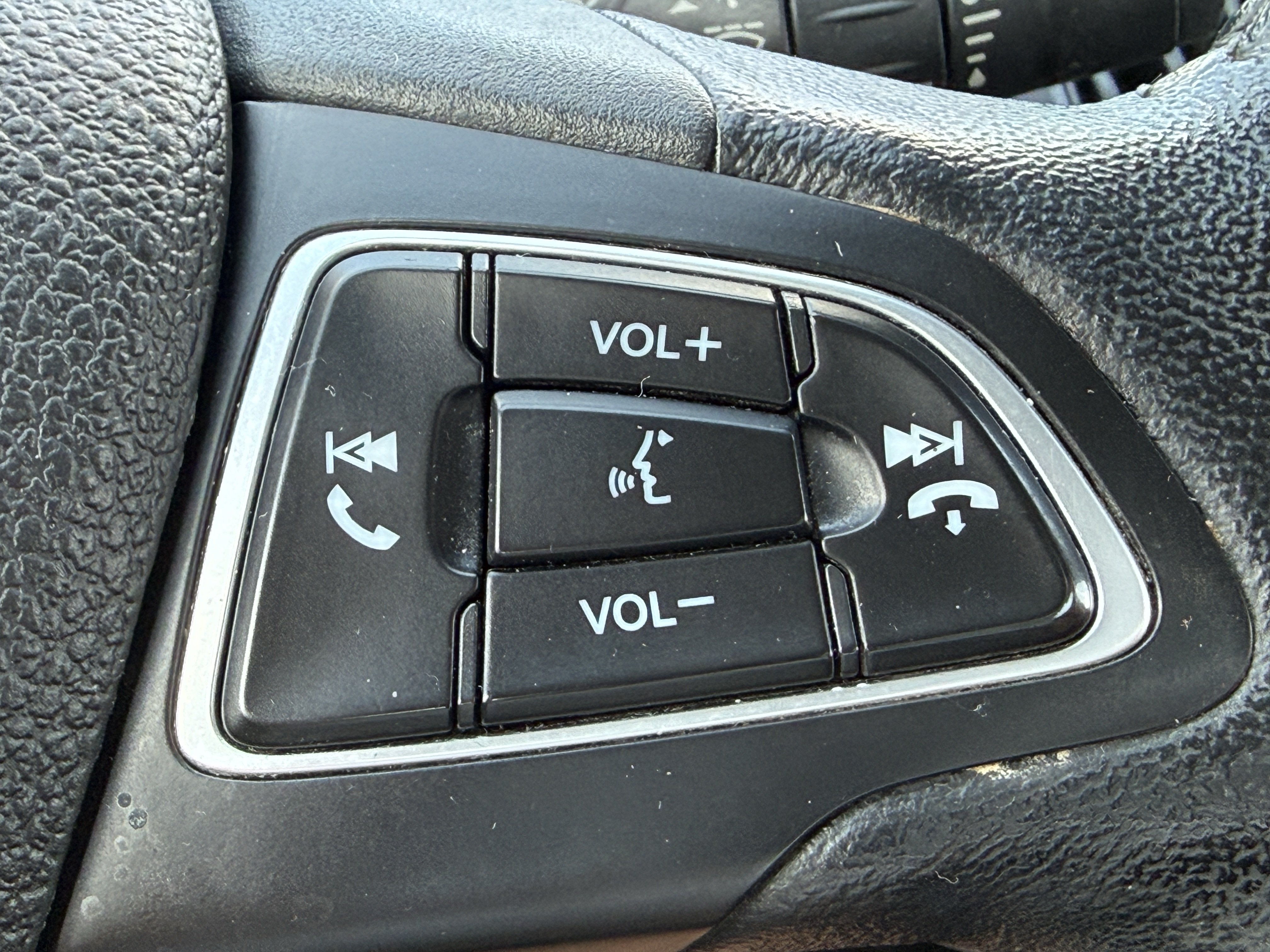 Used 2015 Ford Focus SE w/ SE Cold Weather Package FWD image 25