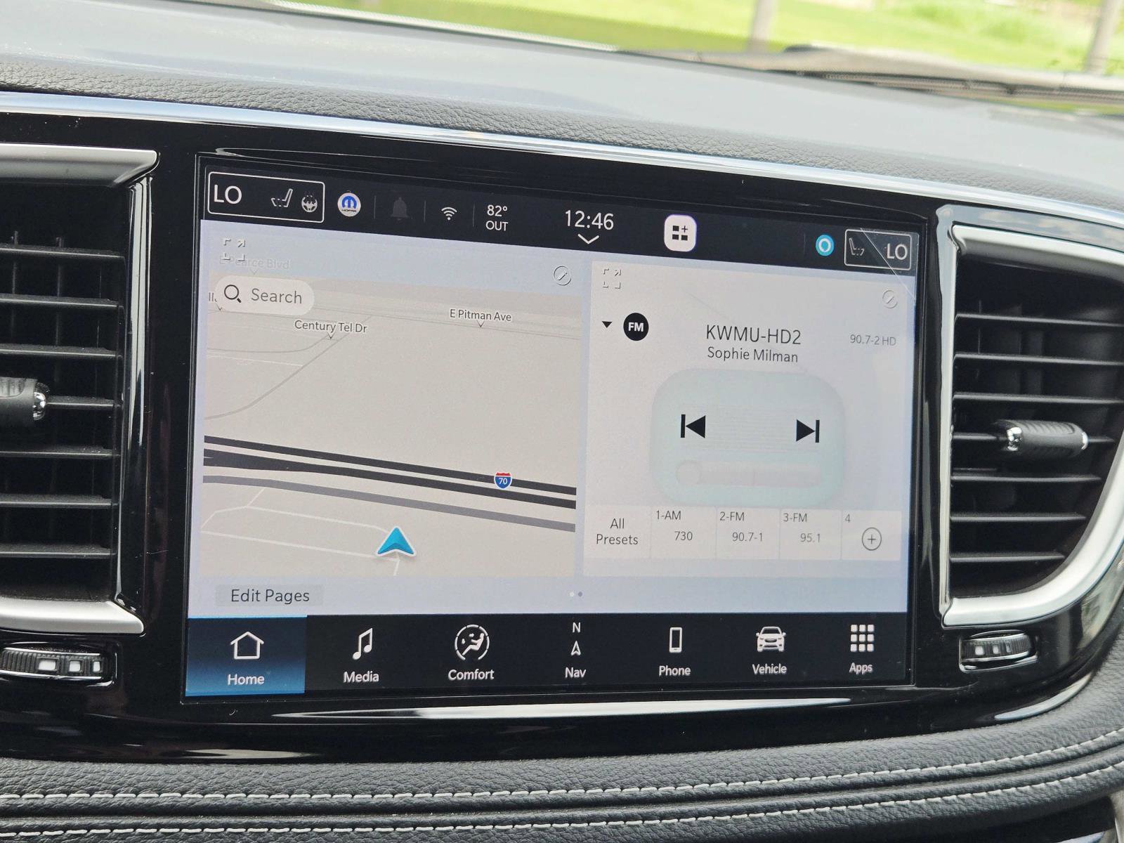 Used 2024 Chrysler Pacifica Limited image 30