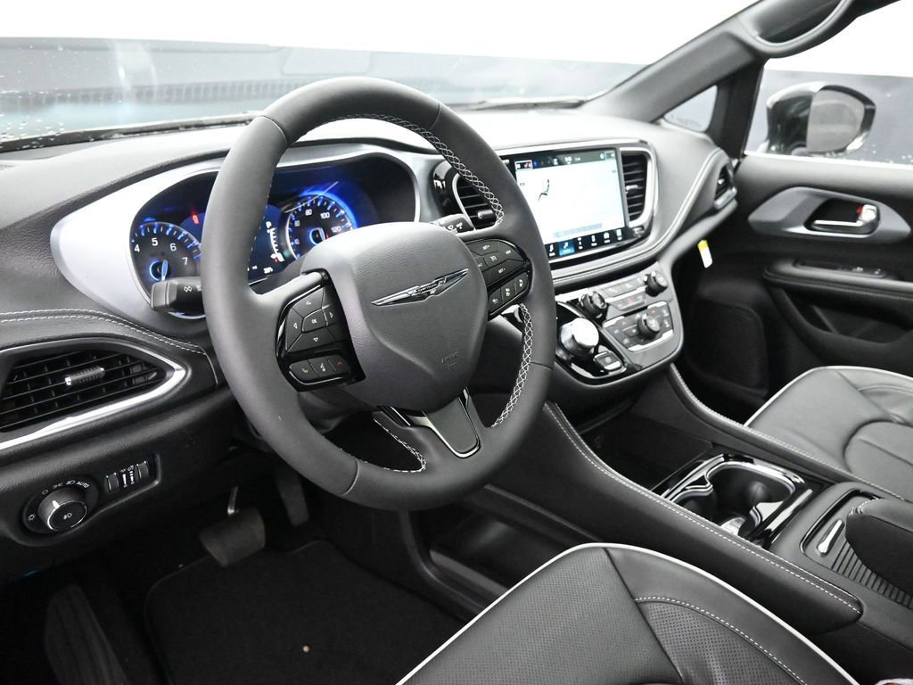 New 2026 Chrysler Pacifica Limited w/ S Appearance Package FWD image 18