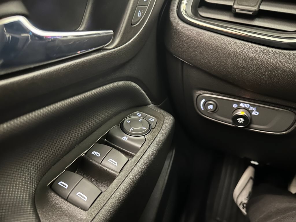 Used 2023 Chevrolet Equinox RS w/ LPO, Floor Liner Package FWD image 23