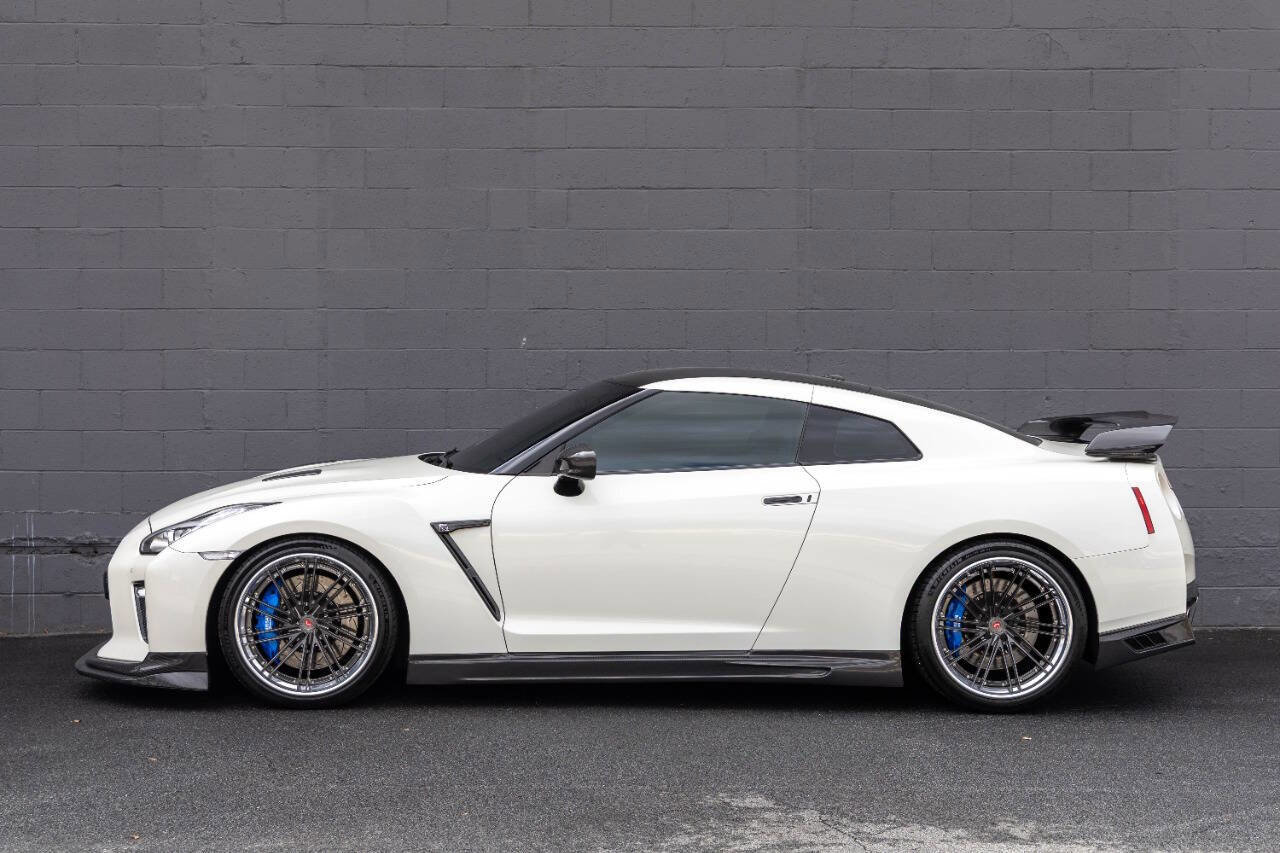 Used 2017 Nissan GT-R Premium AWD/4WD image 4