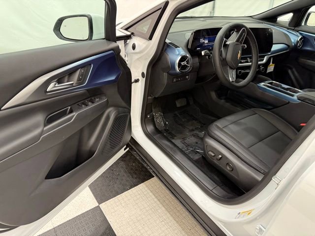 New 2026 Chevrolet Equinox EV LT image 28