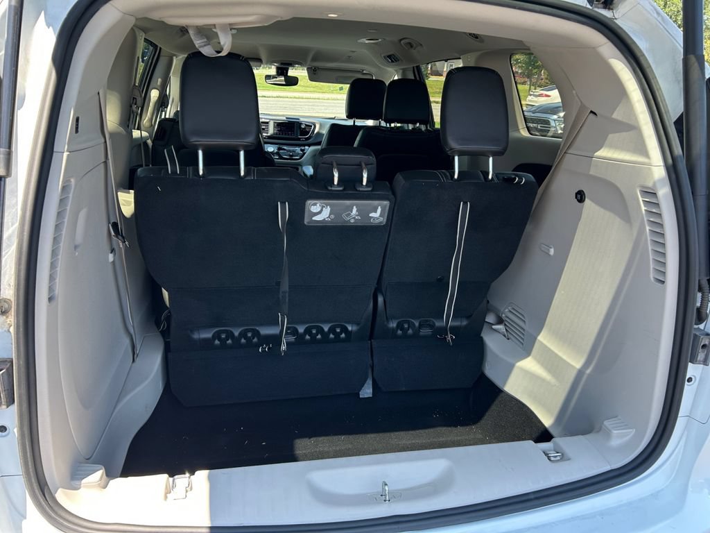 Used 2020 Chrysler Voyager Lxi FWD image 22