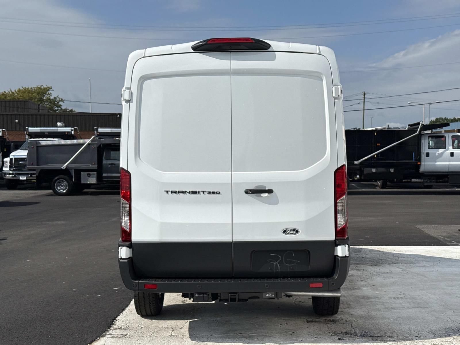 New 2026 Ford Transit 250 148 Medium Roof w/ Load Area Protection Package RWD image 4
