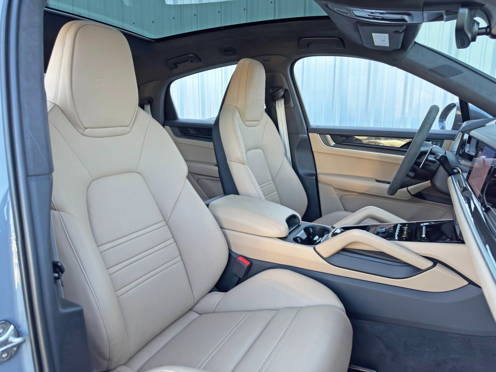 Used 2024 Porsche Cayenne Turbo AWD/4WD image 43