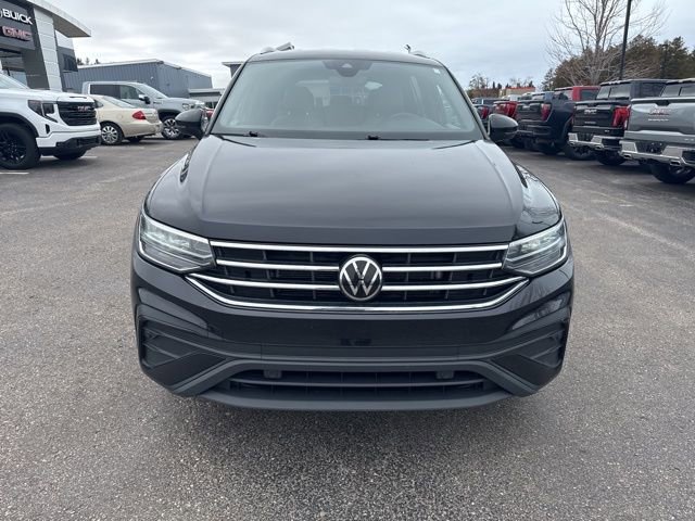 Used 2022 Volkswagen Tiguan SE image 2