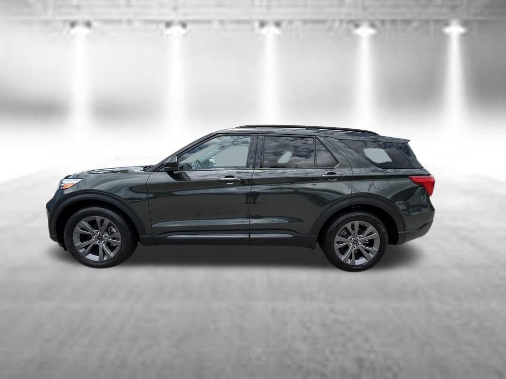 Used 2023 Ford Explorer XLT w/ Equipment Group 202A RWD image 8