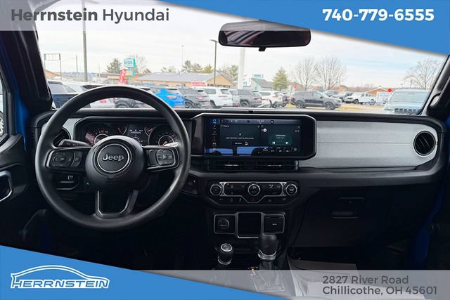 Used 2024 Jeep Gladiator Sport AWD/4WD image 11