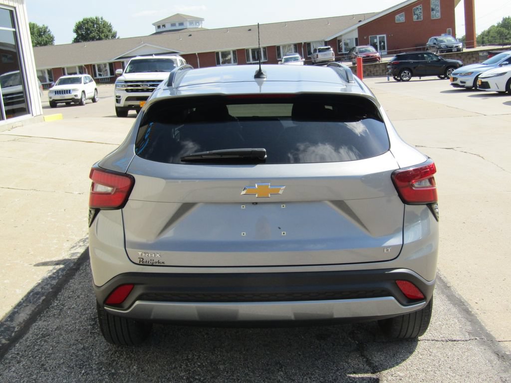 Used 2024 Chevrolet Trax LT FWD image 4
