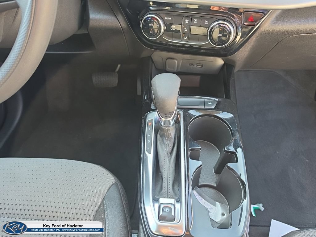 Used 2025 Chevrolet Trax LT FWD image 23
