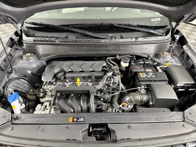 Certified 2025 Hyundai Venue SEL FWD image 42