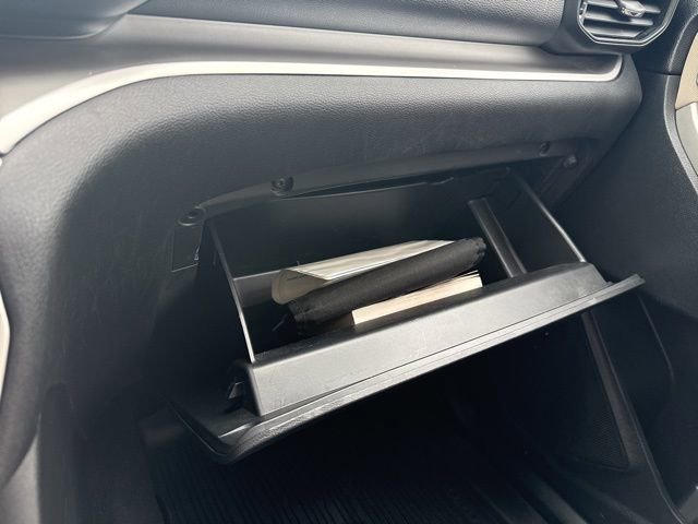 Used 2020 Ford Explorer XLT w/ Comfort Package image 12