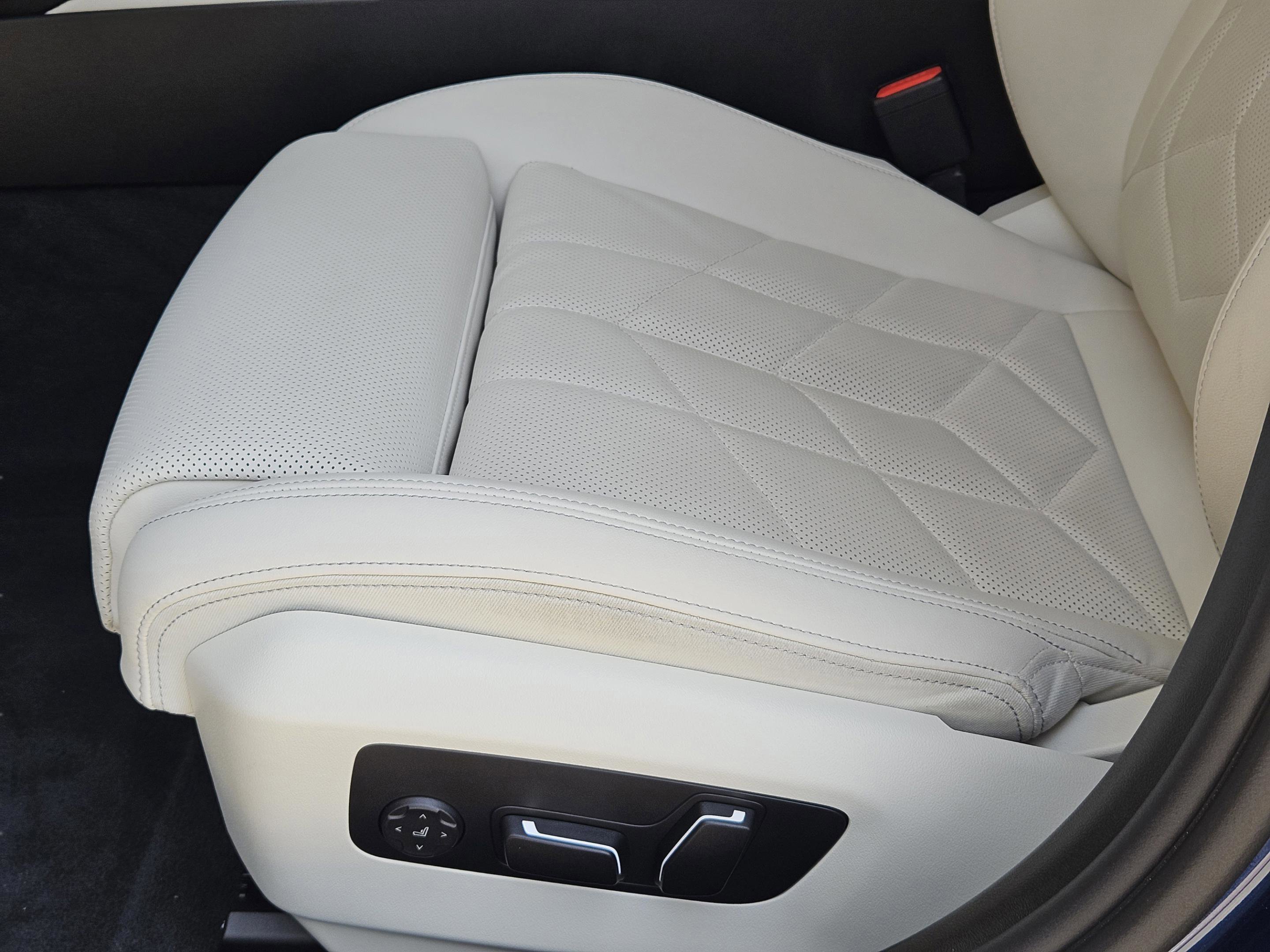 Used 2025 BMW 540i xDrive AWD/4WD image 20