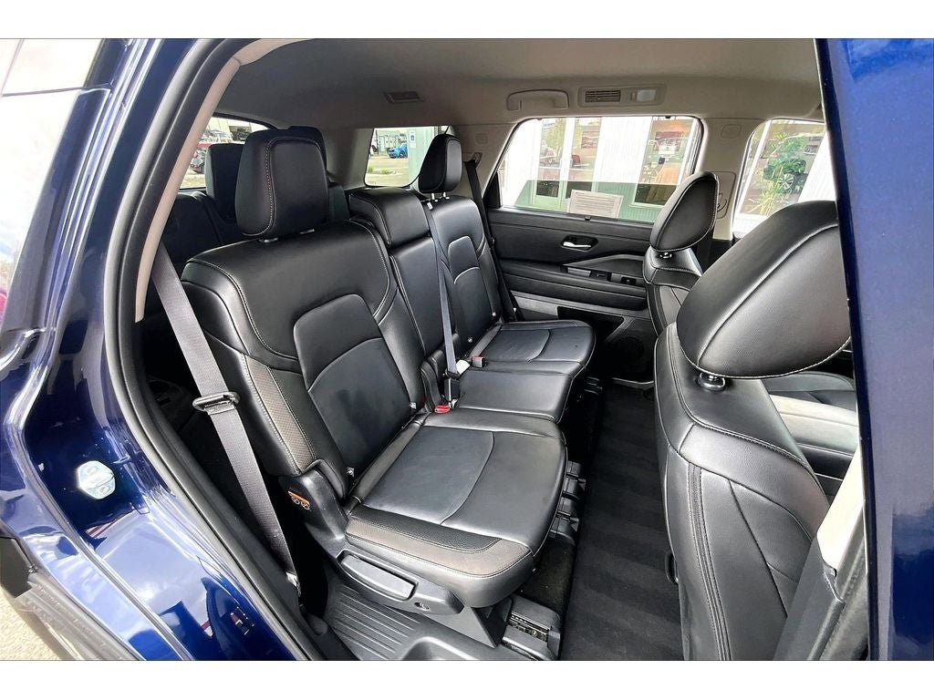 Used 2025 Nissan Pathfinder SL AWD/4WD image 30