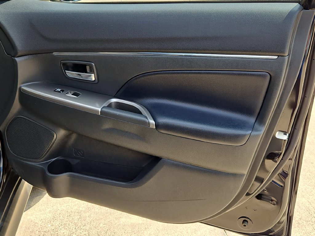 Used 2025 Mitsubishi Outlander Sport SE AWD/4WD image 33