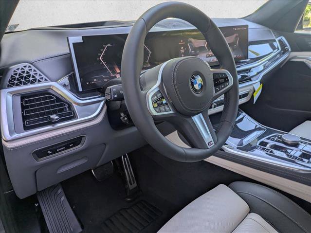 Used 2025 BMW X7 xDrive40i w/ M Sport Package image 3