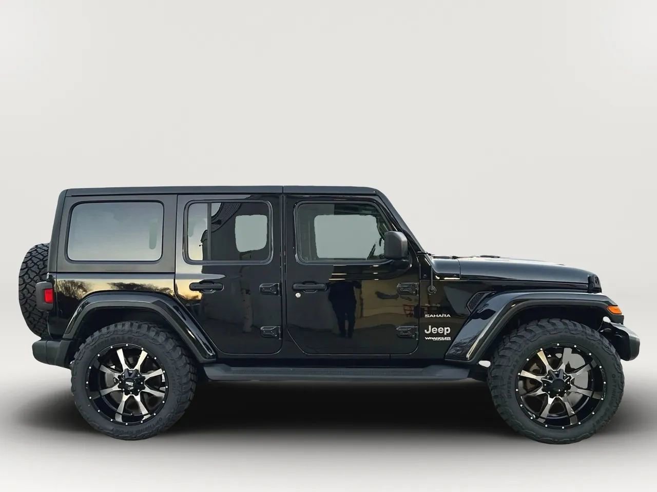 Used 2020 Jeep Wrangler Unlimited Sahara image 2