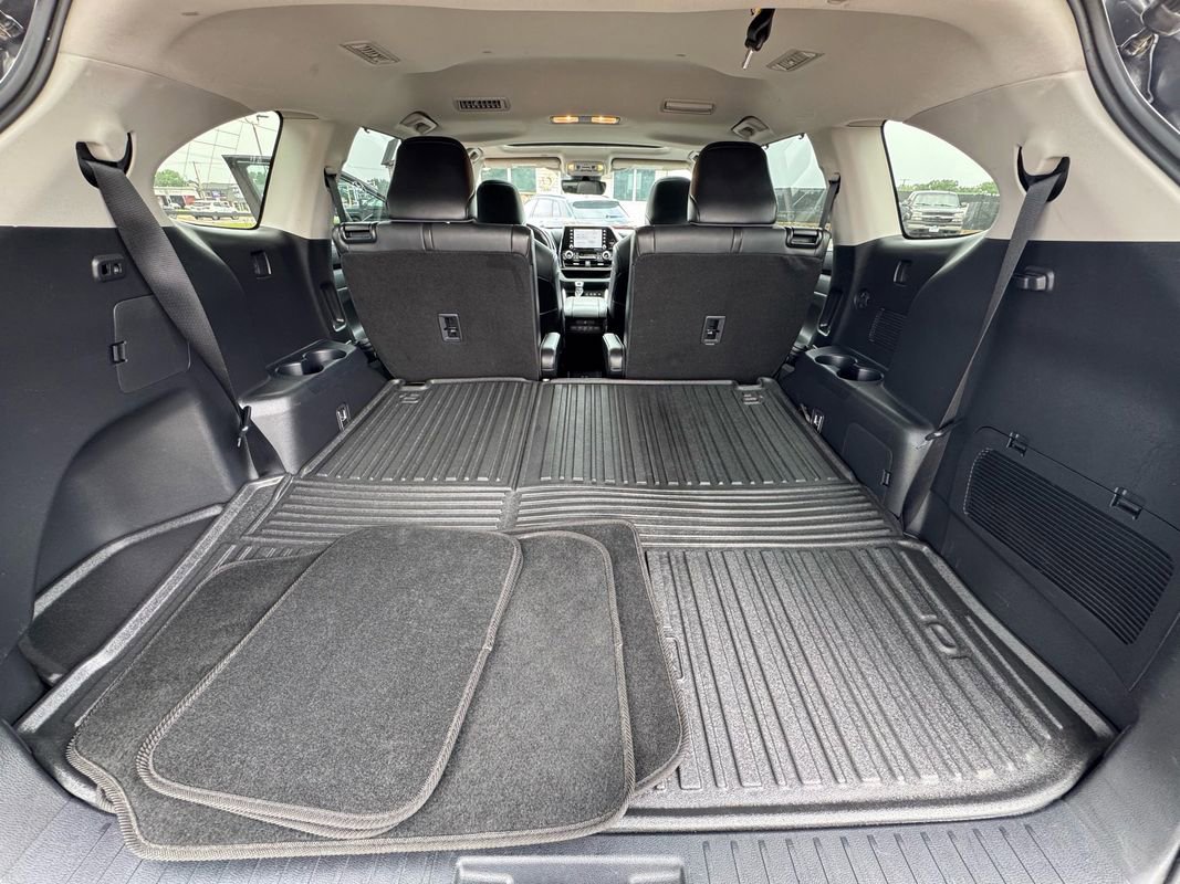 Used 2021 Toyota Highlander XLE image 29