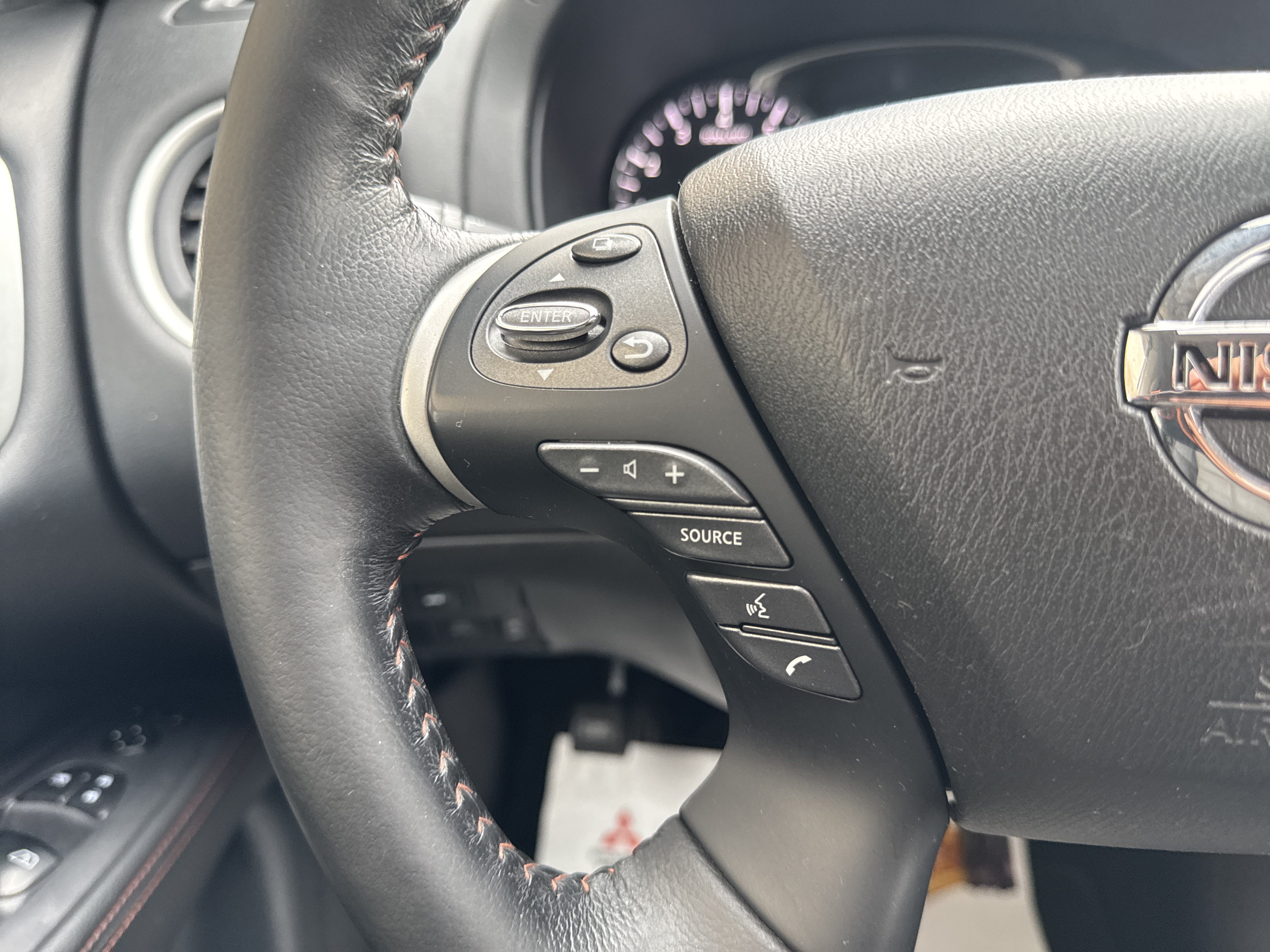Used 2020 Nissan Pathfinder SL AWD/4WD image 24