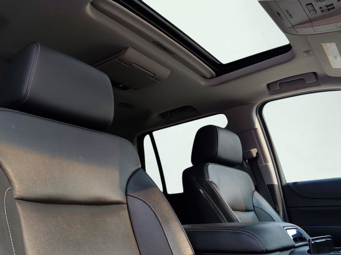 Used 2018 Chevrolet Tahoe Premier AWD/4WD image 11
