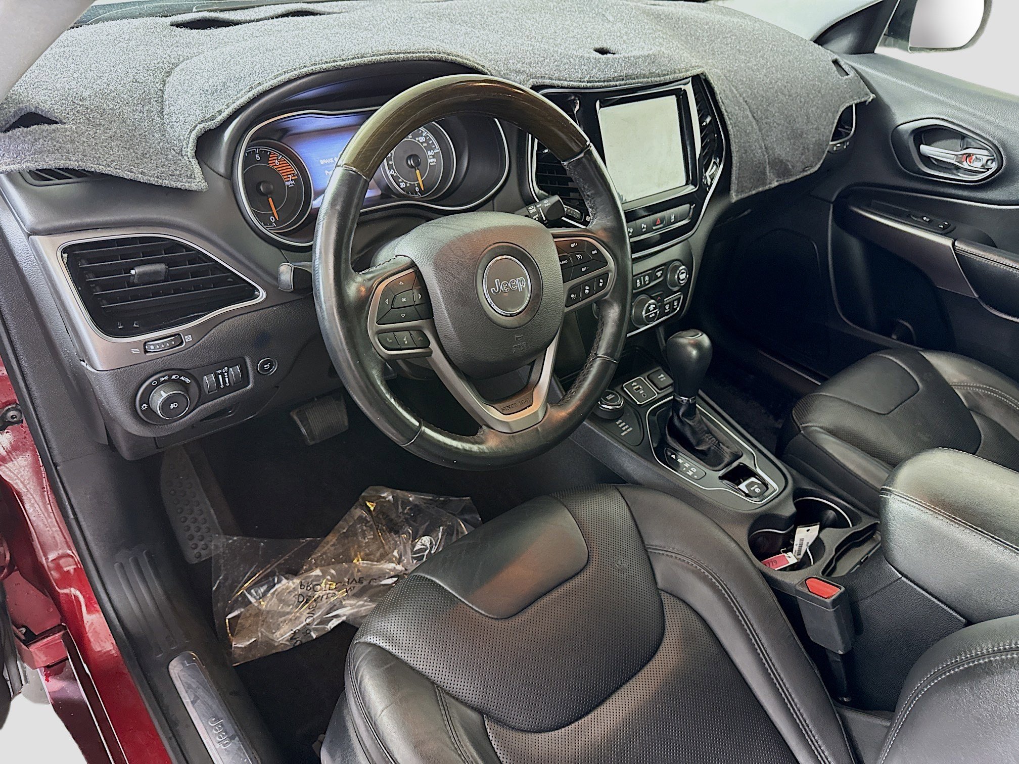 Used 2019 Jeep Cherokee Overland w/ Technology Group image 23