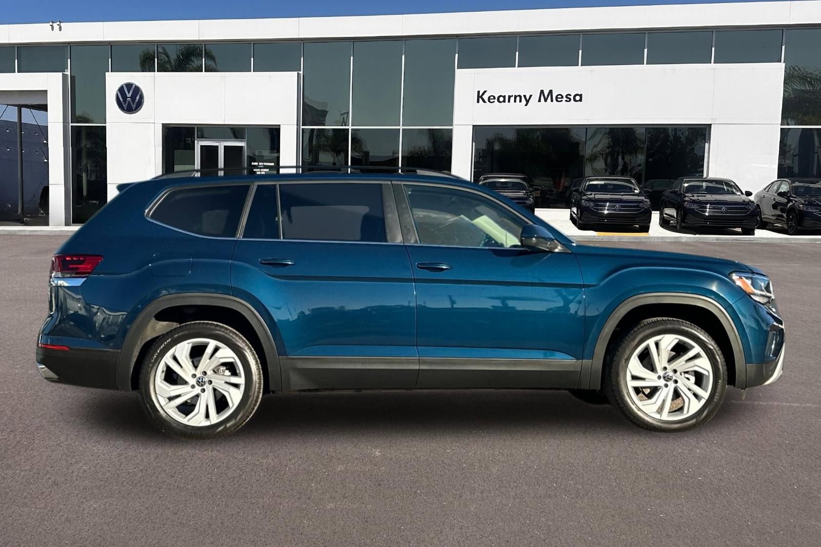 Used 2023 Volkswagen Atlas SE image 3