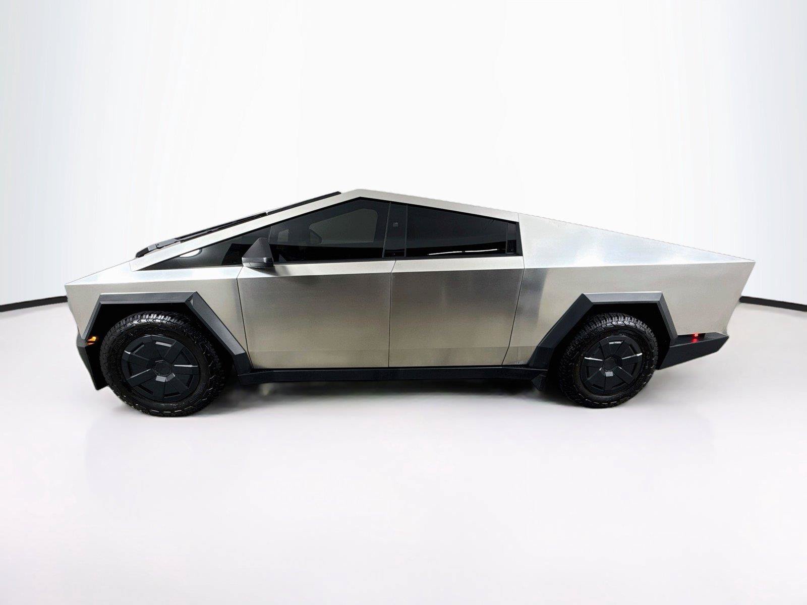 Used 2025 Tesla Cybertruck AWD Crew Cab image 2