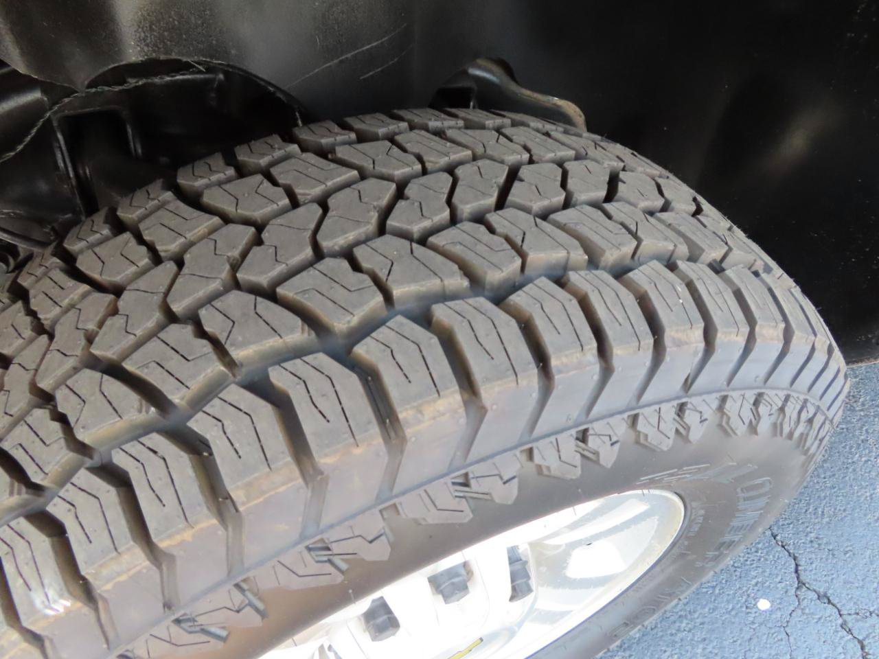Used 2008 Chevrolet Silverado 2500 LTZ w/ Safety Package AWD/4WD image 12