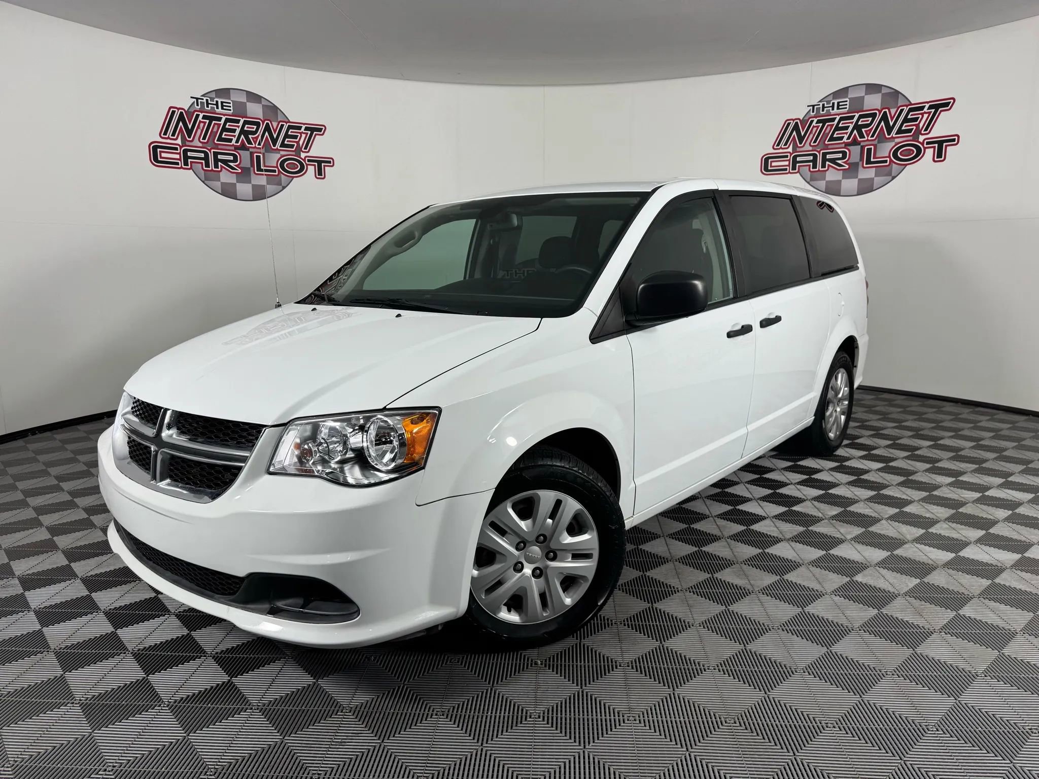 Used 2019 Dodge Grand Caravan SE w/ UConnect Hands-Free Group
