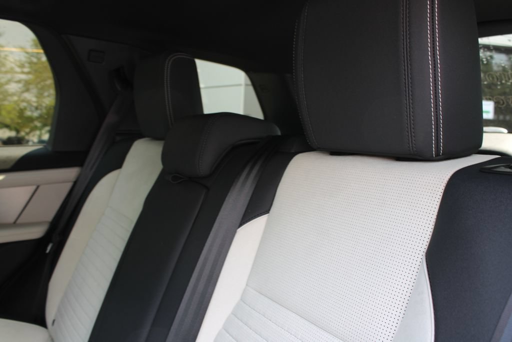 Used 2025 Land Rover Discovery Sport Dynamic SE AWD/4WD image 5