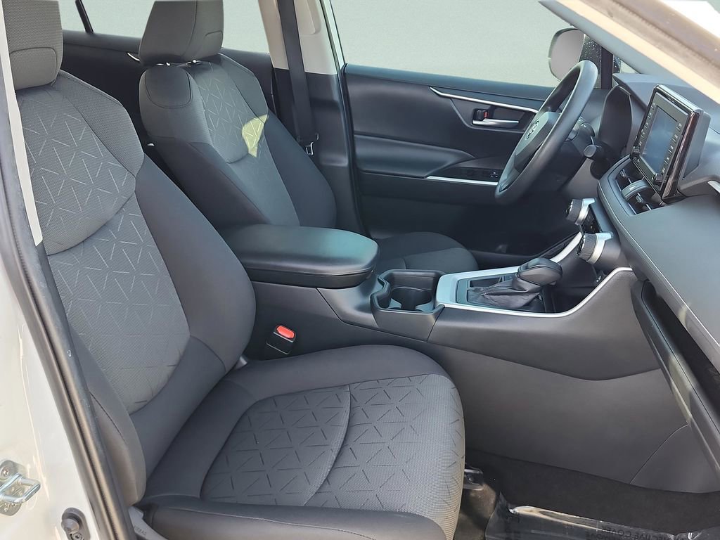 Used 2021 Toyota RAV4 XLE FWD image 18