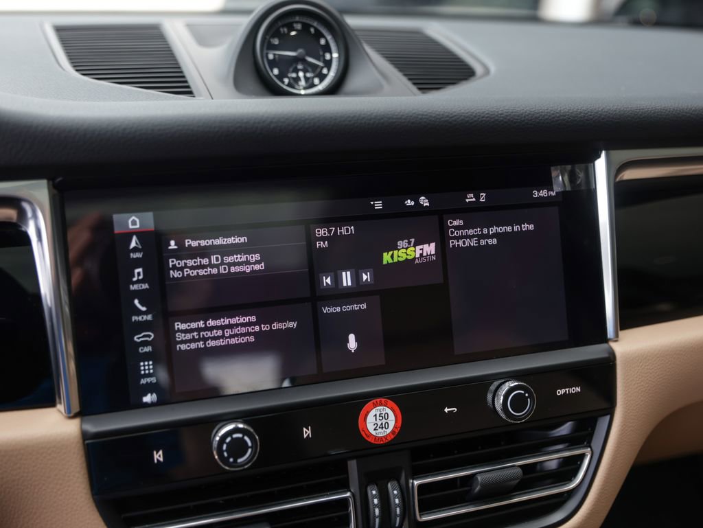 Certified 2025 Porsche Macan image 22