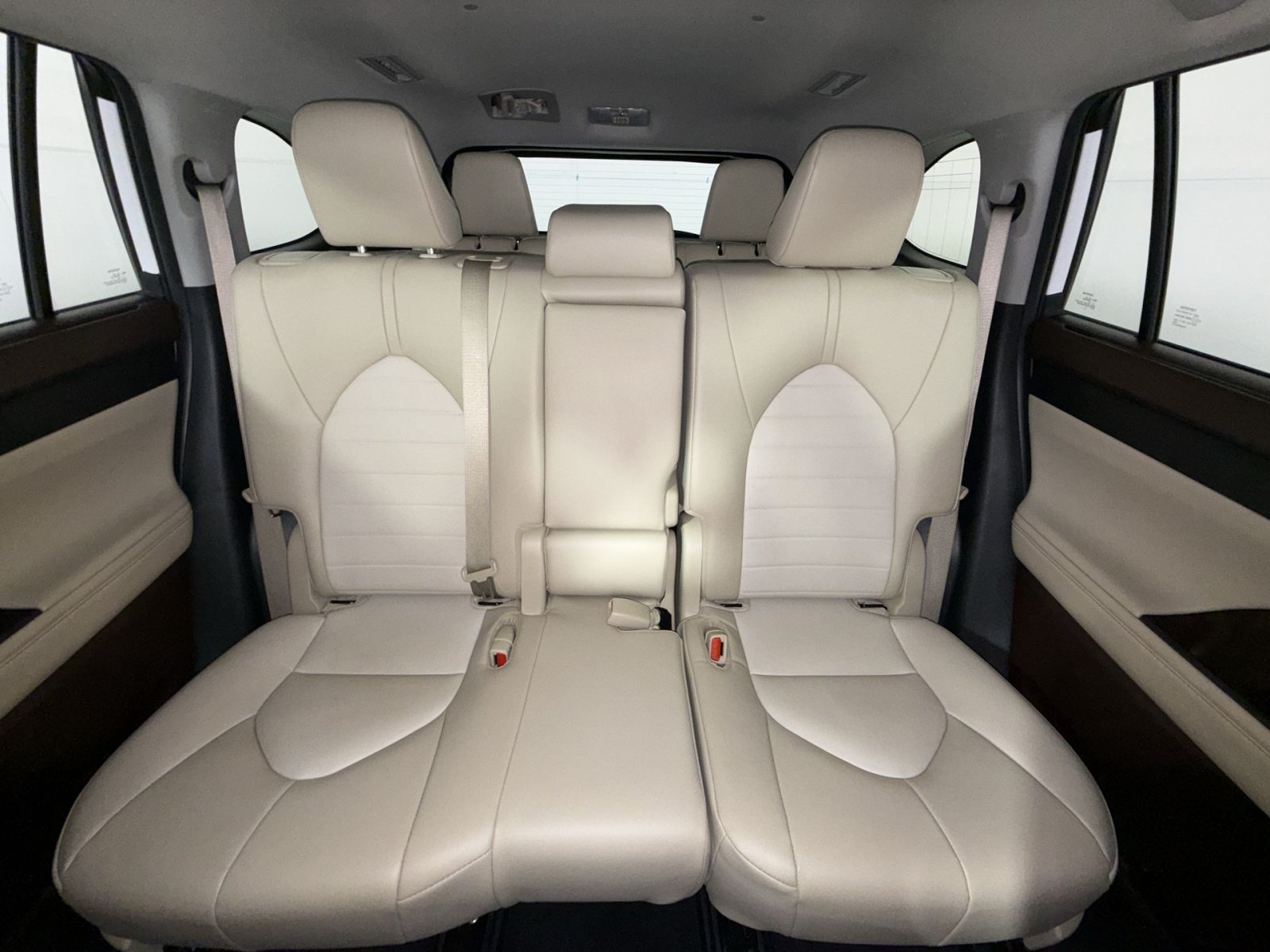 Used 2022 Toyota Highlander XLE AWD/4WD image 24